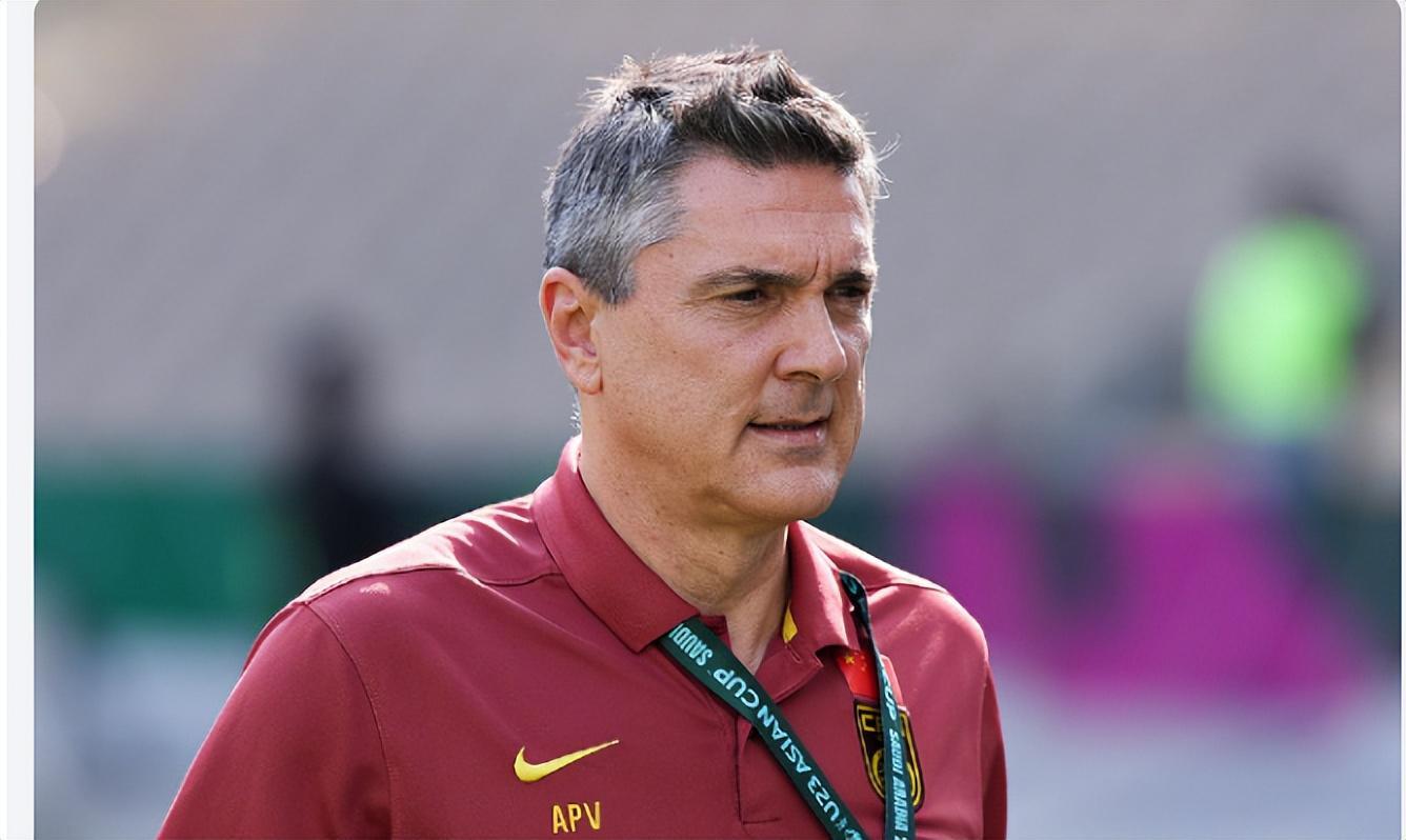 西班牙教头+U20班底冲奥运,这次中国男足能摆脱"换帅死循环"吗?