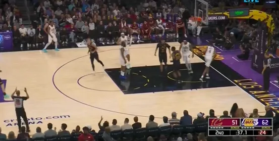 世界杯下载更新-东契奇三分手起刀落稳稳命中,得到20分&追平科比单月纪录